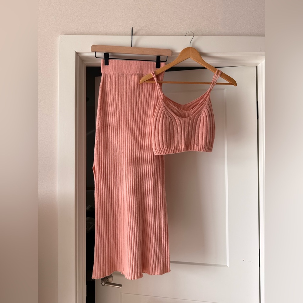 Chic Ribbed Skirt Set in Soft Pink